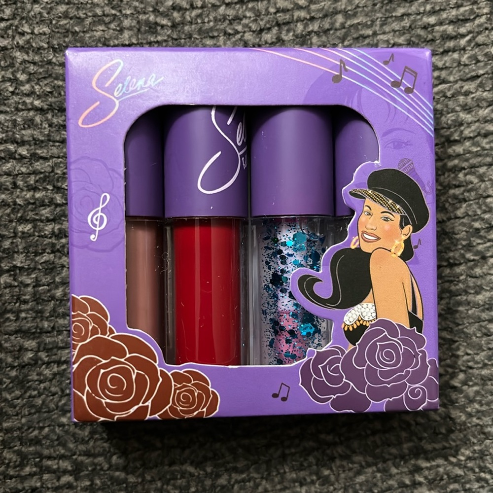 Selena lipgloss